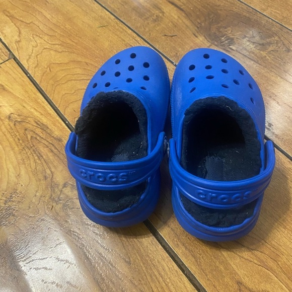 CROCS Kids Blue lined shoes - Picture 4 of 4
